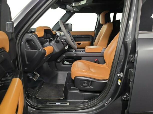 land-rover-defender-110-bensin-2023-big-4