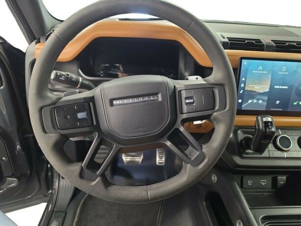 land-rover-defender-110-bensin-2023-big-5
