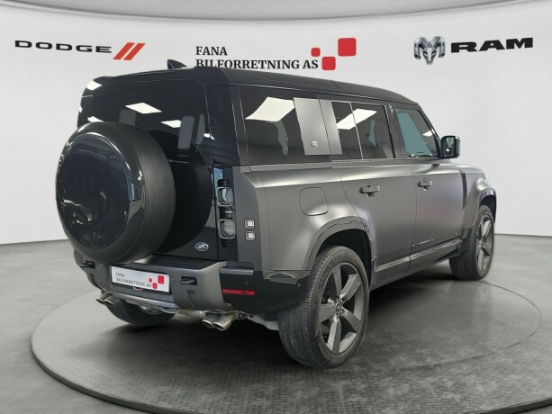 land-rover-defender-110-bensin-2023-big-2