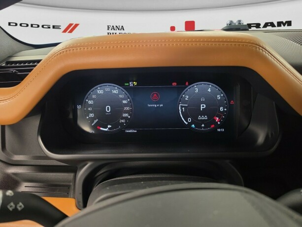 land-rover-defender-110-bensin-2023-big-6