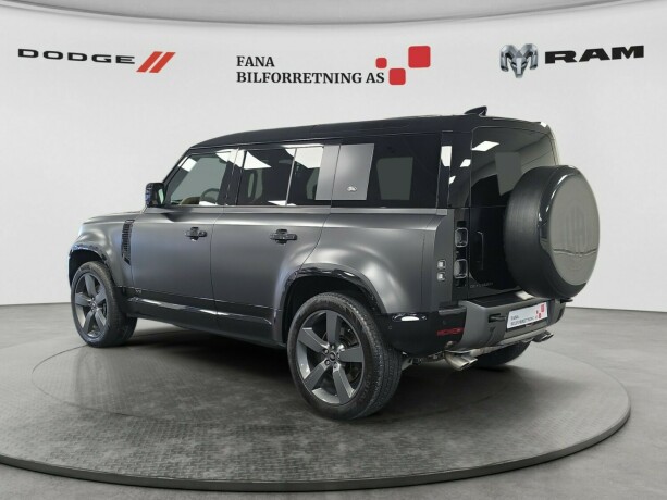 land-rover-defender-110-bensin-2023-big-1