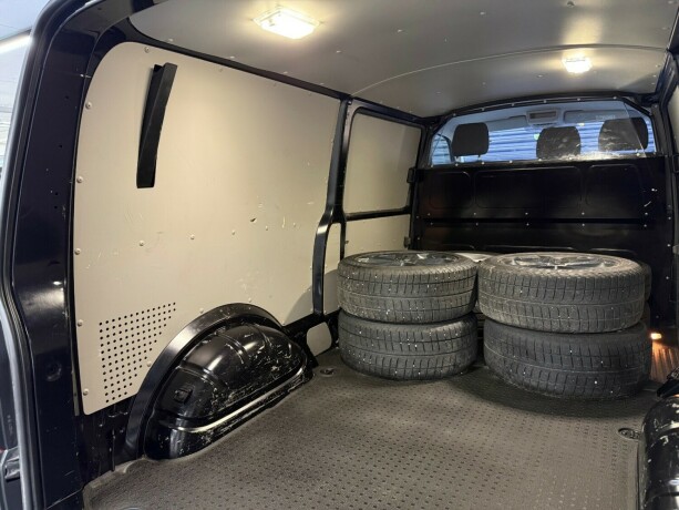 volkswagen-transporter-diesel-2019-big-29
