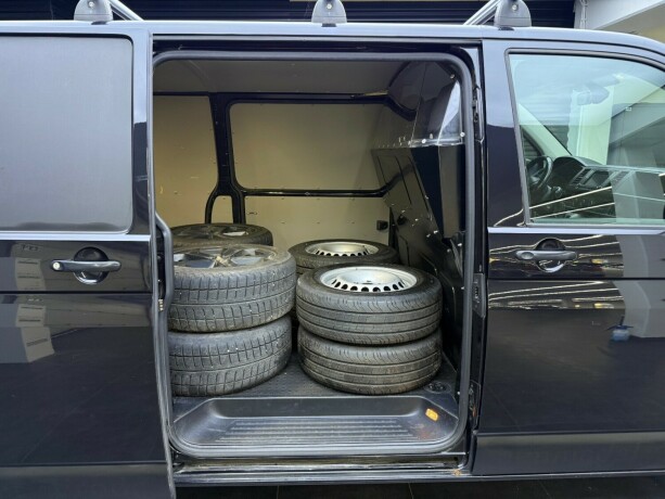 volkswagen-transporter-diesel-2019-big-26