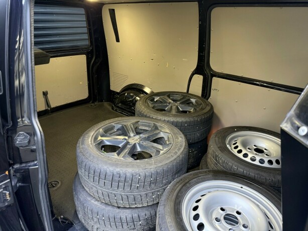 volkswagen-transporter-diesel-2019-big-27