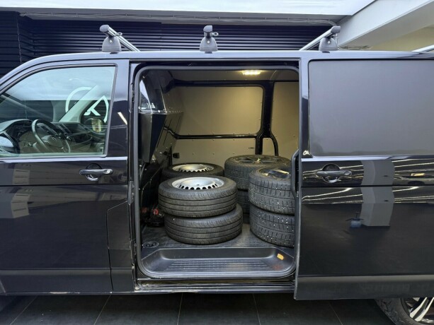 volkswagen-transporter-diesel-2019-big-24