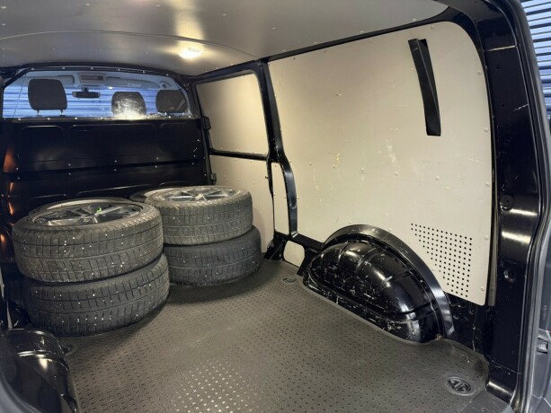 volkswagen-transporter-diesel-2019-big-30