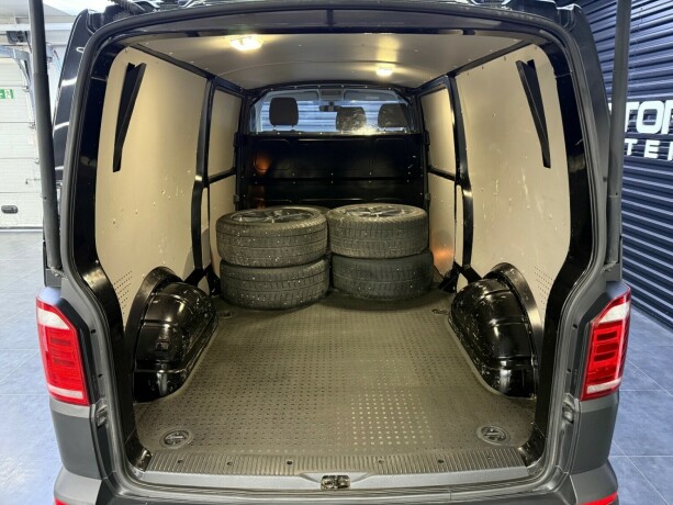 volkswagen-transporter-diesel-2019-big-28