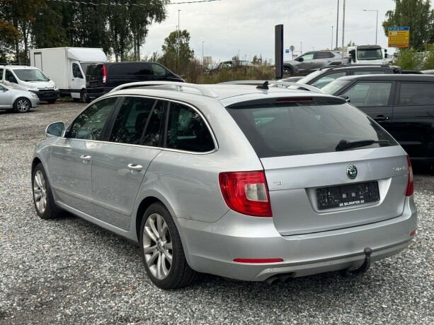 skoda-superb-diesel-2012-big-2