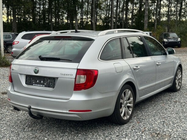 skoda-superb-diesel-2012-big-4