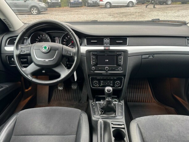 skoda-superb-diesel-2012-big-12