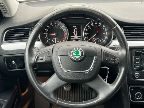 skoda-superb-diesel-2012-big-13