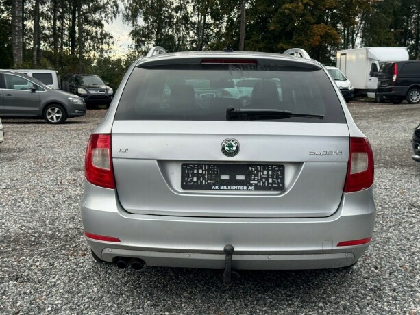 skoda-superb-diesel-2012-big-3