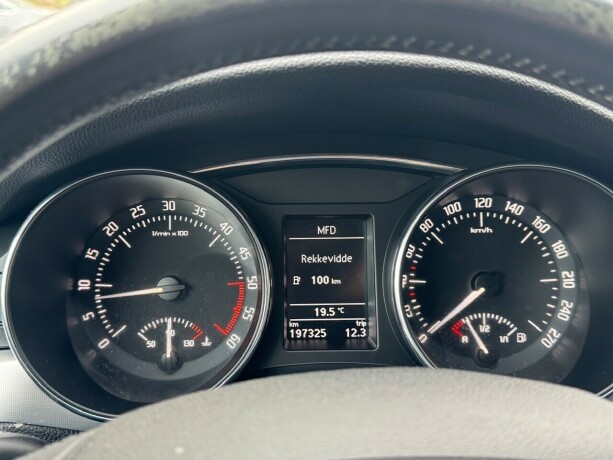 skoda-superb-diesel-2012-big-14