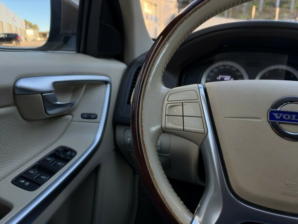 volvo-xc-60-diesel-2011-big-16