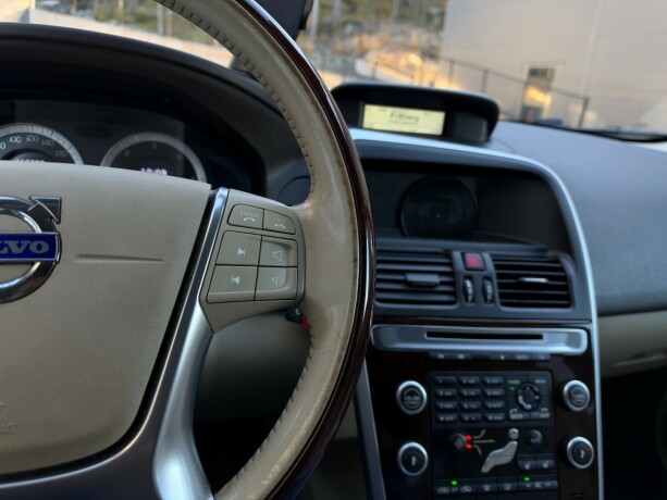 volvo-xc-60-diesel-2011-big-17
