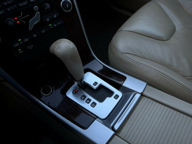 volvo-xc-60-diesel-2011-big-19