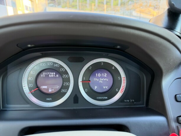 volvo-xc-60-diesel-2011-big-30