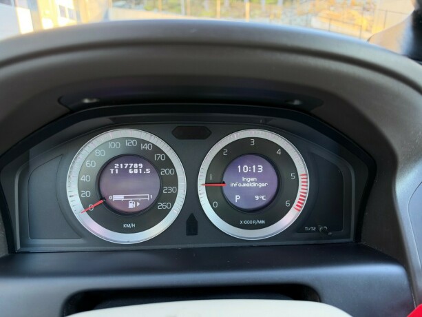 volvo-xc-60-diesel-2011-big-31