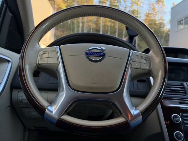 volvo-xc-60-diesel-2011-big-15