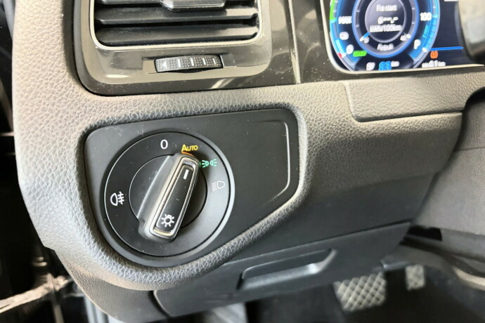 volkswagen-e-golf-vii-elektrisitet-2020-big-25