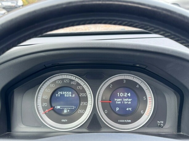 volvo-xc-60-diesel-2012-big-16