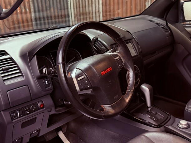 isuzu-d-max-diesel-2016-big-23