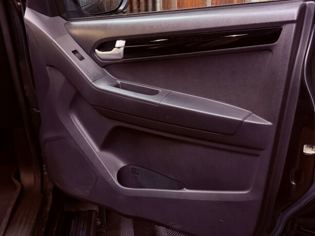 isuzu-d-max-diesel-2016-big-38