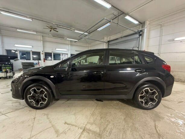 subaru-xv-bensin-2013-big-6