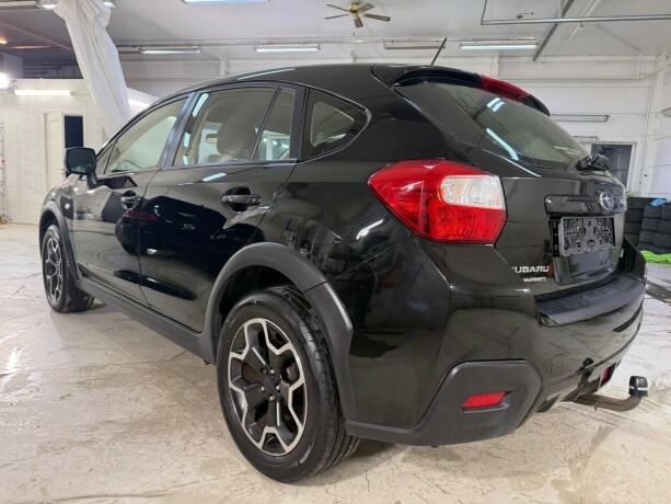 subaru-xv-bensin-2013-big-5
