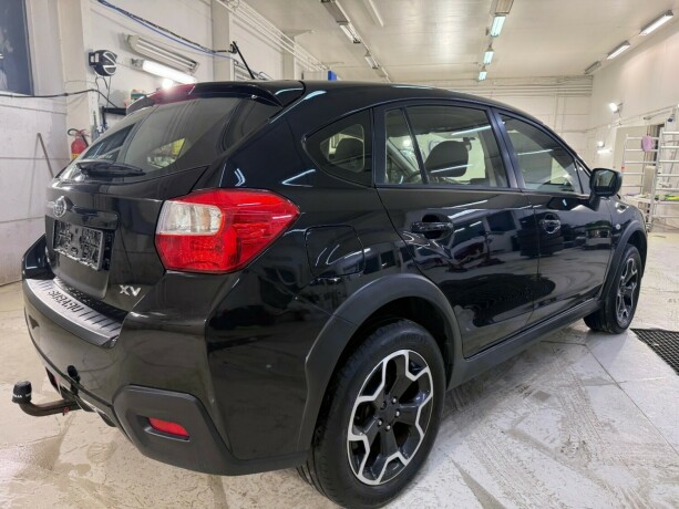 subaru-xv-bensin-2013-big-3