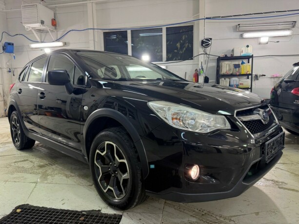 subaru-xv-bensin-2013-big-1