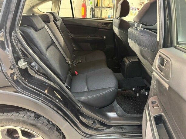 subaru-xv-bensin-2013-big-12