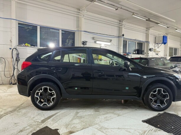 subaru-xv-bensin-2013-big-2