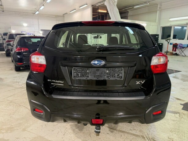 subaru-xv-bensin-2013-big-4