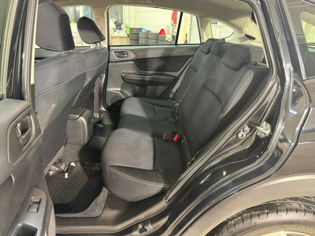 subaru-xv-bensin-2013-big-15