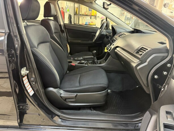 subaru-xv-bensin-2013-big-10