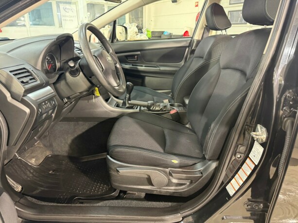 subaru-xv-bensin-2013-big-16