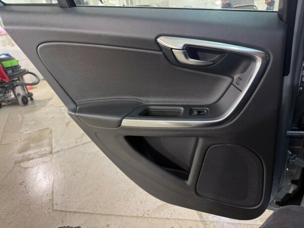 volvo-v60-elektrisitetdiesel-2013-big-14