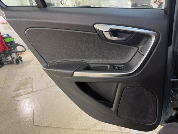 volvo-v60-elektrisitetdiesel-2013-big-15