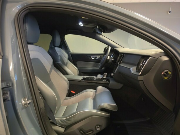 volvo-v60-plug-in-petrol-2022-big-11