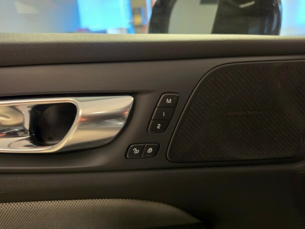 volvo-v60-plug-in-petrol-2022-big-29