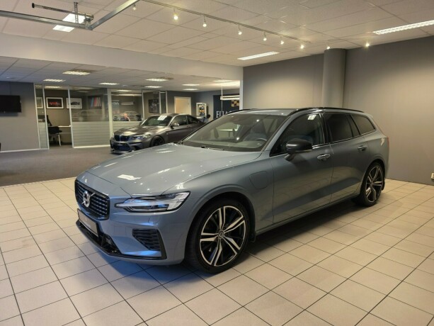 volvo-v60-plug-in-petrol-2022-big-7