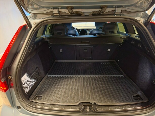 volvo-v60-plug-in-petrol-2022-big-22