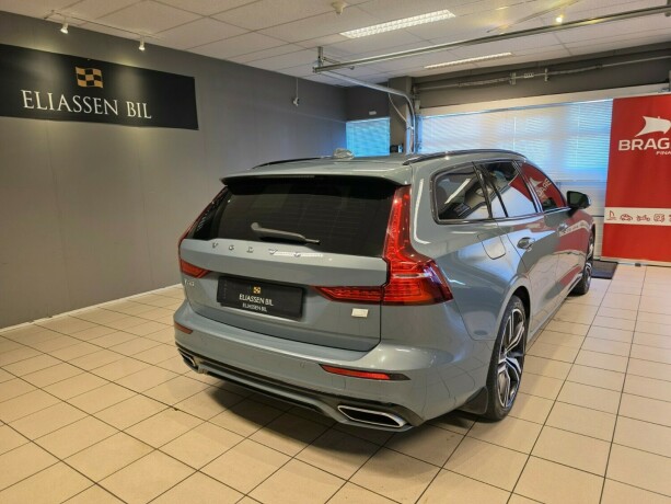 volvo-v60-plug-in-petrol-2022-big-5