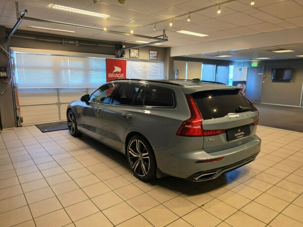 volvo-v60-plug-in-petrol-2022-big-6
