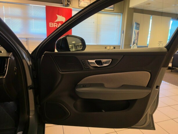 volvo-v60-plug-in-petrol-2022-big-16