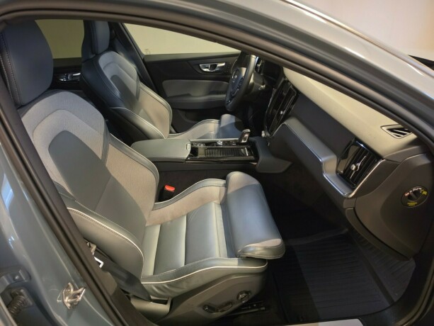 volvo-v60-plug-in-petrol-2022-big-15