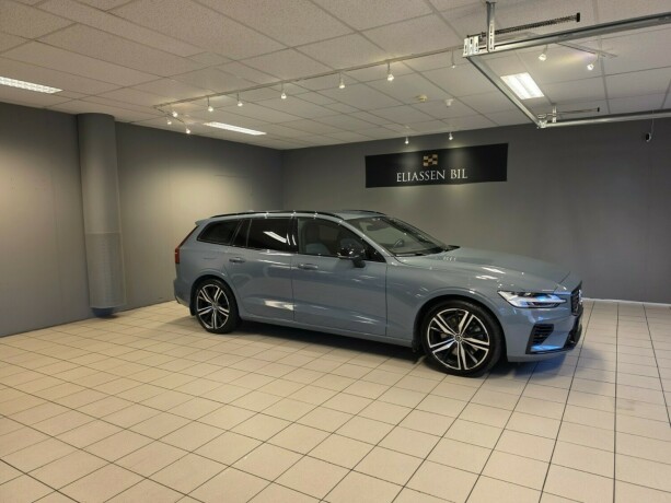 volvo-v60-plug-in-petrol-2022-big-2