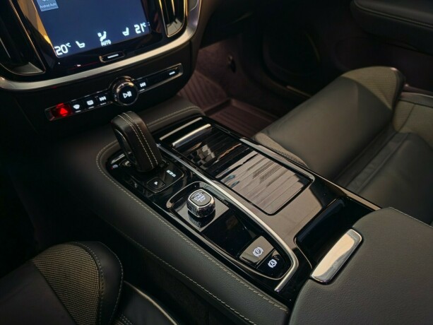 volvo-v60-plug-in-petrol-2022-big-31
