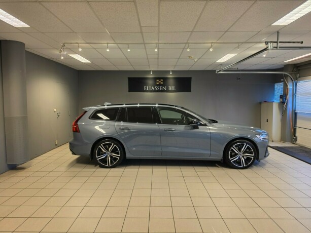 volvo-v60-plug-in-petrol-2022-big-3